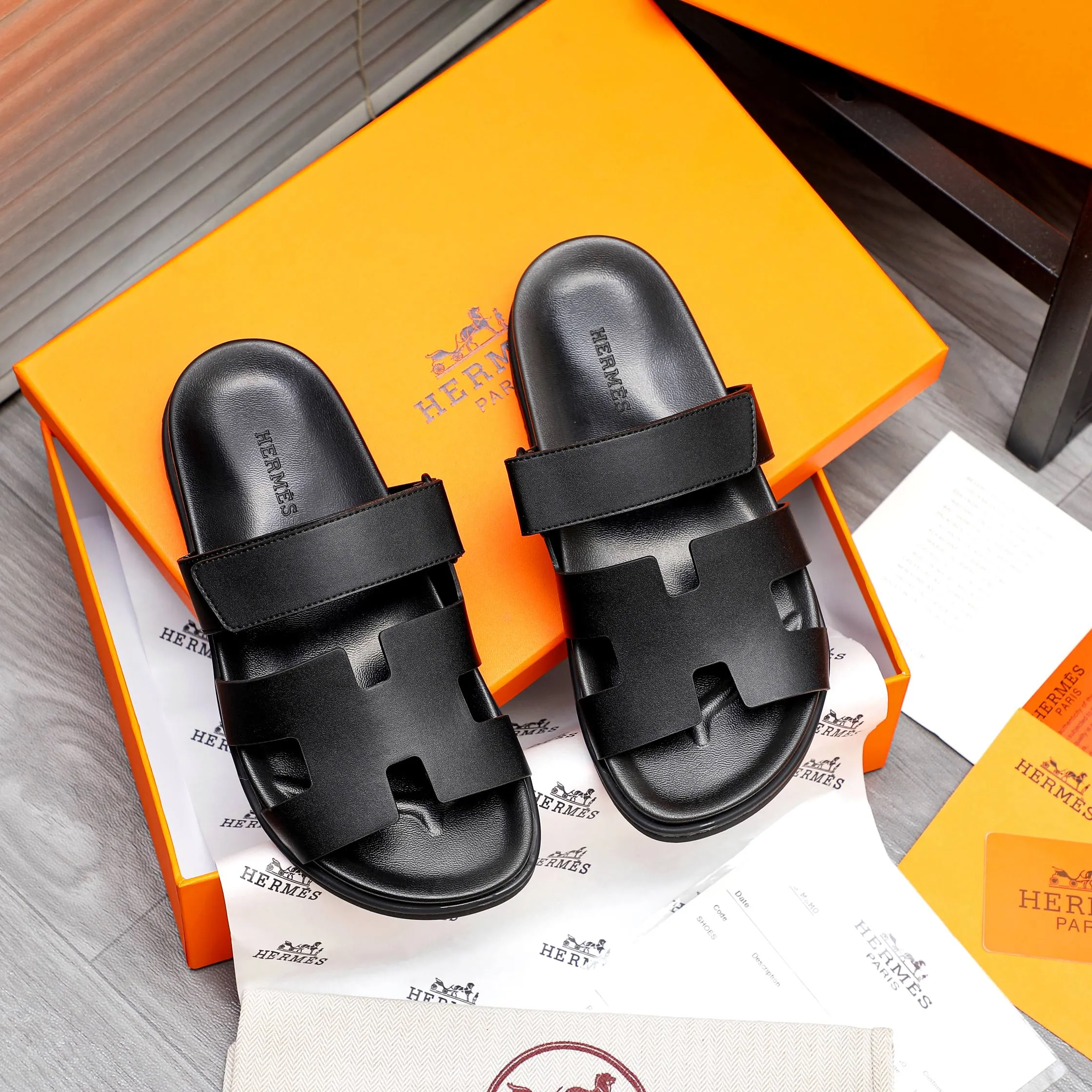 Men's shoes 💰340 Product trademark: Hermes "Hermes" Couple's slippers Regular size: 36-46 Product materials: Selected high-quality cowhide upper, microfiber lining, original outsole